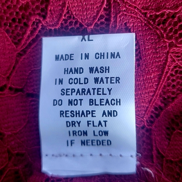 Amber - Very Cute Long Sleeve Lace, Front Ruffle, Slightly hug your wrists. NWOT - Picture 4 of 5